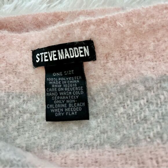 steve madden blanket scarf wrap light pink grey fringe super soft NWOT - Picture 5 of 6